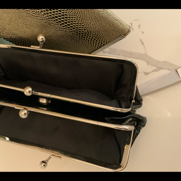 3/$15 2 cute clutches - Picture 3 of 6